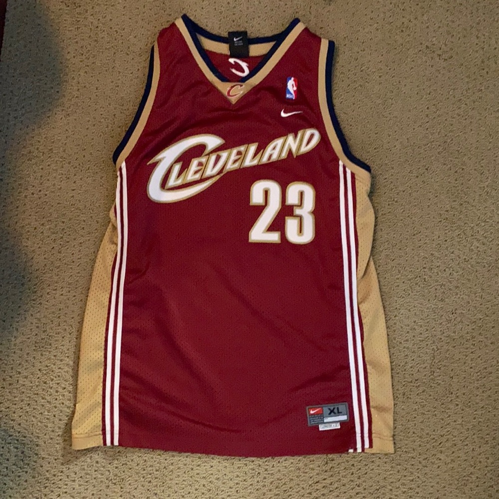 Cleveland lebron James jersey youth XL